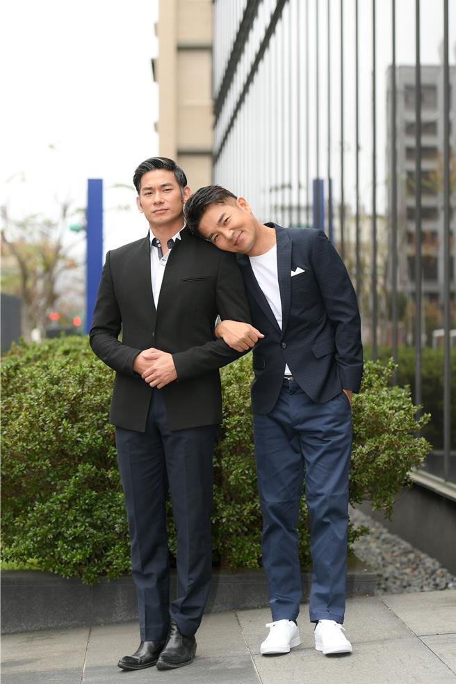 亮哲（左）和謝承均戲外感情也很好。（三立提供）