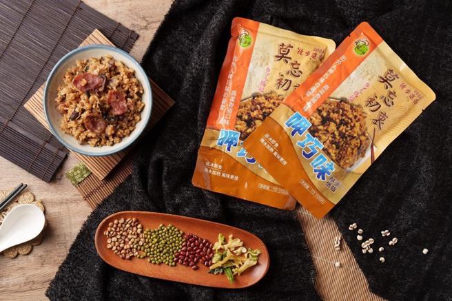 青操食品的燉飯系列商品解凍退冰即可食用，隔水加熱後更添風味。圖/業者提供
