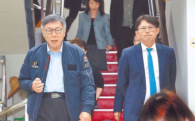 民眾黨主席柯文哲（左）與立法院民眾黨團總召黃國昌（右）。（中時資料照／姚志平攝）