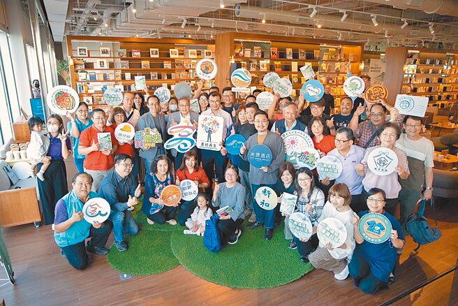 「农村再生计画」推动已逾10年，高雄市政府为凝结农村近5年的营造成果，举办「2023高雄农村再生社区成果辑发表会」，邀请农村水保署及高市农村再生社区一同见证高雄农村的发展。（高雄市政府农业局提供／林雅惠高雄传真）