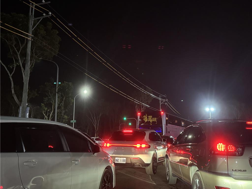 [新聞] 台灣燈會高鐵燈區湧百萬人潮 散場塞爆了