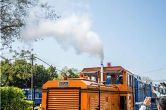 蒜頭糖廠五分車噴乾冰化身蒸汽火車 移動式宣傳觀光工廠