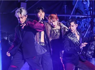 U：NUS秀腹肌性感嗨唱 公開自爆「一夜長長20公分」