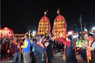 196年歷史彰化花坛文德宫迎灯排 县长点灯祈福万人齐聚如不夜城