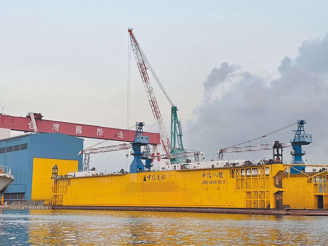 海鲲潜舰近日将透过浮坞，载往台船乾坞装设「这些设备」。(中时资料库)