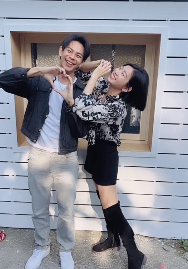 米可白（右）和孙绽一起甜蜜跳舞，泄漏彼此昵称。（摘自米可白IG）