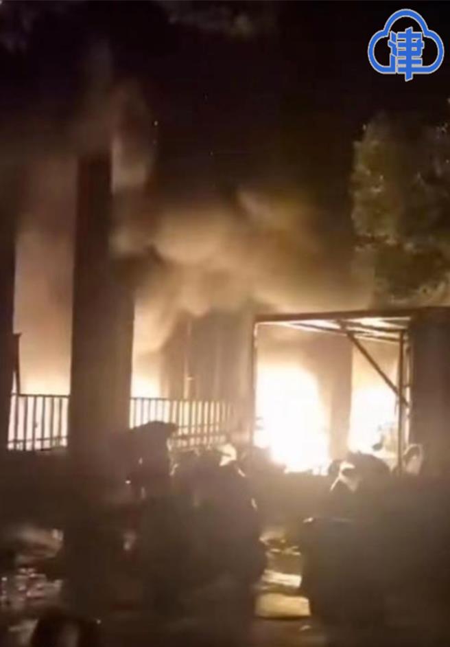 南京高層大火30樓住戶驚恐回顧逃生起火點有跡可循。（津雲新聞）