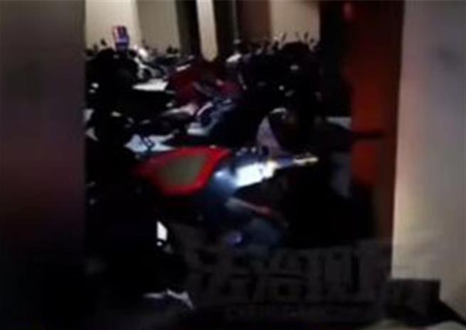 南京高層大火30樓住戶驚恐回顧逃生起火點有跡可循。（津雲新聞）