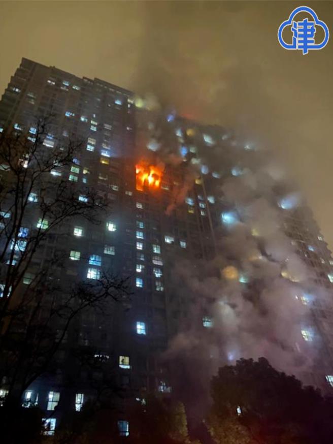 南京高層大火30樓住戶驚恐回顧逃生起火點有跡可循。（津雲新聞）