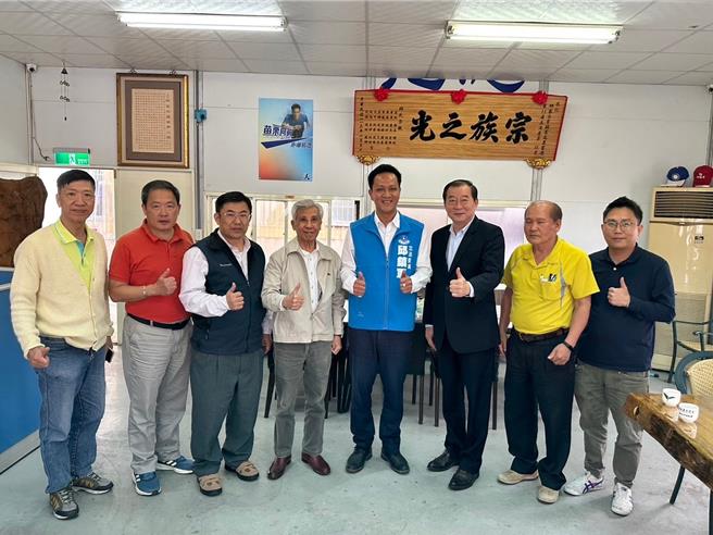 苗栗县旅行公会22日拜会新科立委邱镇军请求协助解除大陆旅游团禁令。（邱镇军服务处提供／谢明俊苗栗传真）
