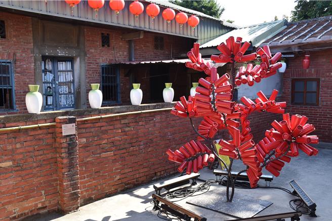 2024年是蘆竹湳好采頭藝術祭24日熱鬧登場，雕塑大師康木祥提供炮生系列展出。（謝明俊攝）