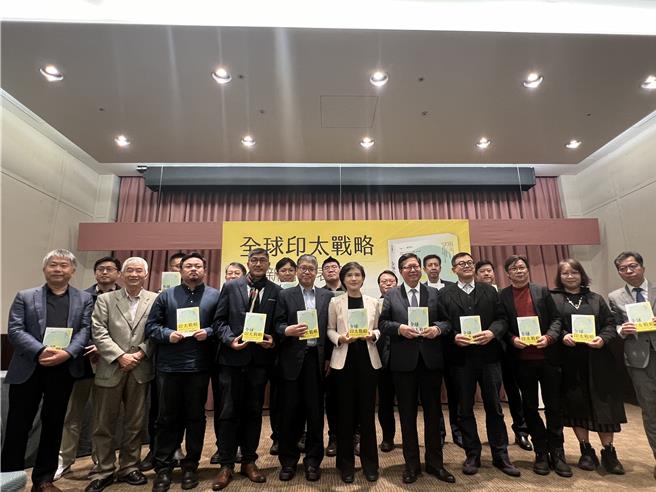 行政院副院长郑文灿今出席《全球印太战略》新书发表会。（蔡宗颖摄）