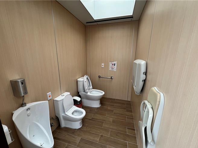 台中市环保局近年来争取1.35亿经费，改善84座老旧厕所。（环保局提供／张亦惠台中传真）