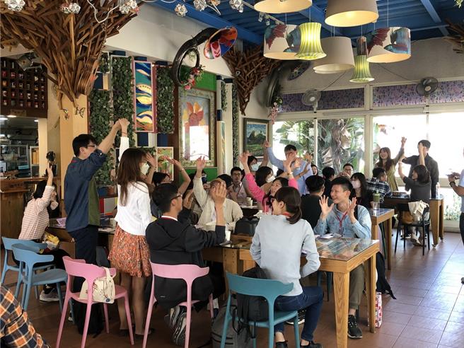 屏县府办单身联谊，发现报名男女比例相差悬殊。(屏县府提供)