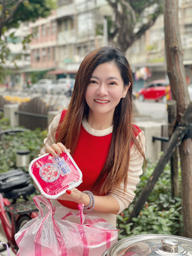 美女主播刘盈盈发起元宵公益活动。（谢佩桦摄）