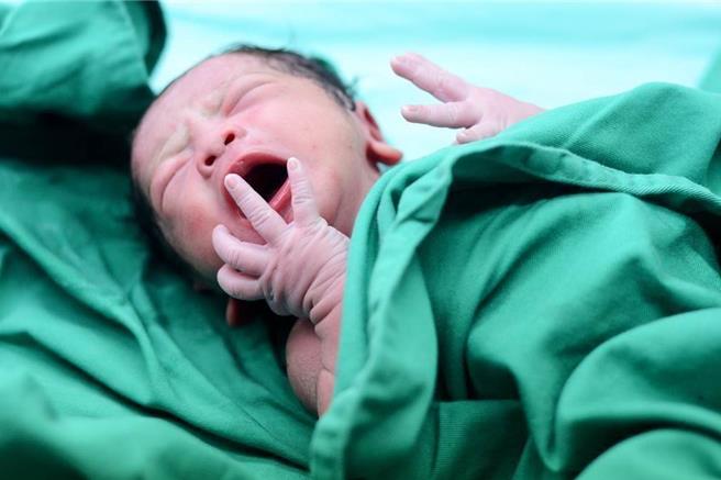 韩国生育率持续低迷，一些企业推出生育奖励计画。（图：shutterstock／达志）