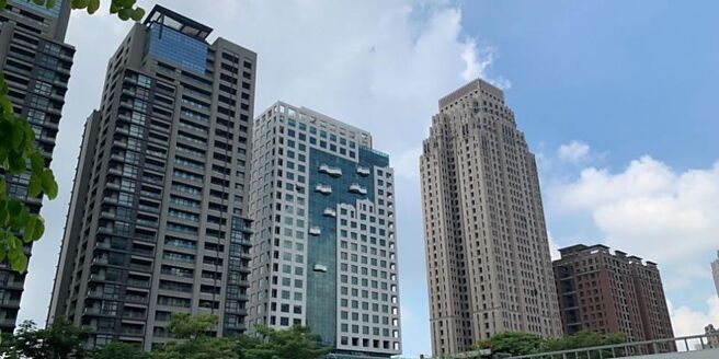 政策对豪宅限制重重，大坪数产品成票房毒药、供给减少，但豪宅出租市场需求仍强，不少屋龄超过十年的中古豪宅租金看俏。图／本报资料照片