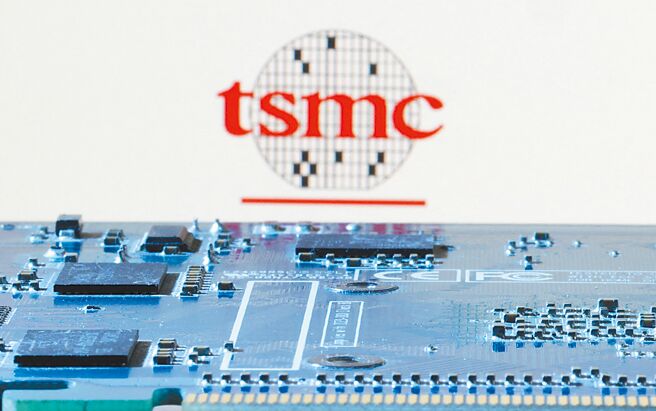 財政部23日公布2023年出進口貿易概況統計，表示半導體廠商持續投資先進製程，除了1、2奈米廠，晶片封測廠等產能開出，可望挹注今年出口動能。（路透）