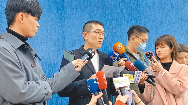 基隆市东岸广场争议延烧，基隆市长谢国梁23日举行记者会强调「我绝对没有吸毒」。（徐佑升摄）