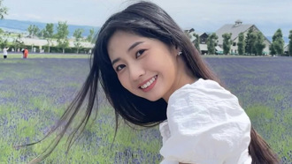 慈妹穿极简比基尼泡汤 素顏清新模样掀网暴动