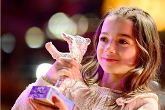 《兩萬種蜜蜂》國際連奪23大獎！女導拍片靈感源於少年自殺事件