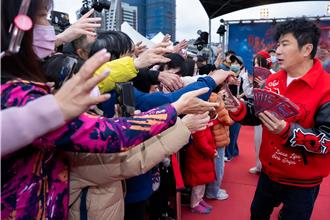 胡瓜發紅包了！豪撒獎金粉絲嗨翻 副業女王ㄚ頭再加碼