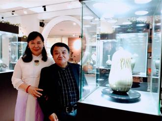 當代首位編入史冊藝術品！何志隆「翡翠青瓷」特展新社雅園溏登場