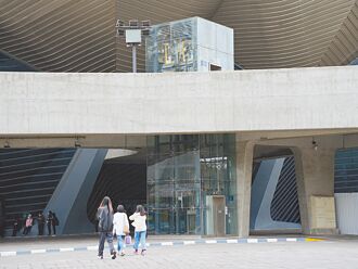 北流加強宣傳 戶外電梯裝LED屏幕