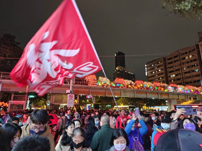 味全龙参与今年台北灯节，元宵节当天邀请龙迷们共襄盛举。（球团提供）
