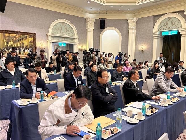 國民黨立院黨團24日起移師花蓮舉行共識營，25日上午於花蓮遠雄悅來飯店舉行立法實務研討會，國民黨52席立委共有46位出席。（陳薏云攝）