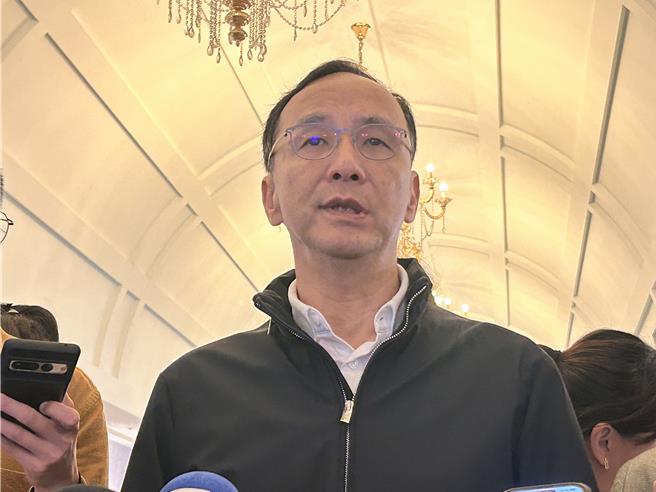 國民黨主席朱立倫25日上午赴花蓮參加國民黨共識營，會前受訪。（陳薏云攝）