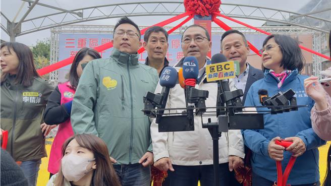 對於淡北道路交維計畫遭到質疑，新北市長侯友宜回應，將持續與台北市溝通。（呂健豪攝）