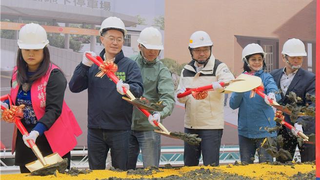 三重区兴华公园地下停车场今举办开工动土典礼。（吕健豪摄）