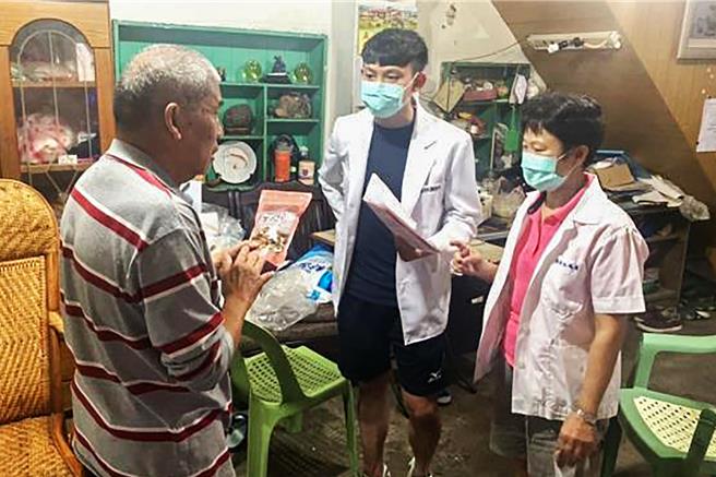 新竹縣衛生局鼓勵長者及親友利用簡單又方便的迷你營養評估量表短版（MNA-SF），快速掌握自己的健康狀況。（新竹縣政府提供／羅浚濱新竹傳真）