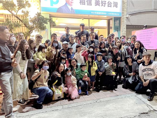 民眾黨立委張啟楷元宵節「歡慶元宵節，阿楷來相伴」活動，表示會全力協助解決台積電封測廠落腳嘉科相關事宜。（民眾黨嘉義黨部提供∕呂妍庭嘉義傳真）