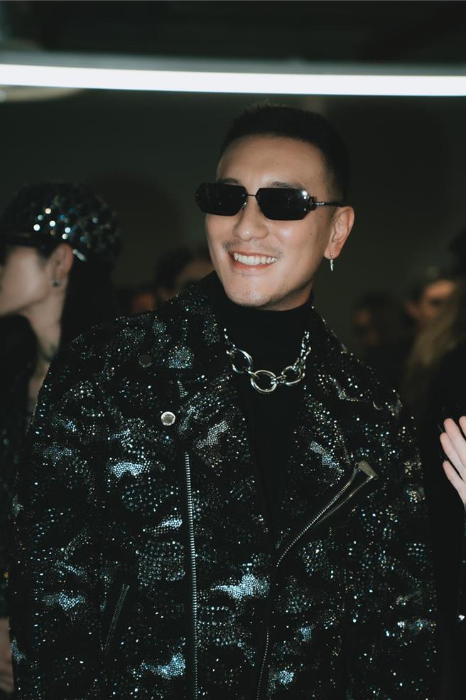 王陽明為品牌嘗試了高調的衣裝風格。（帝國娛樂提供）