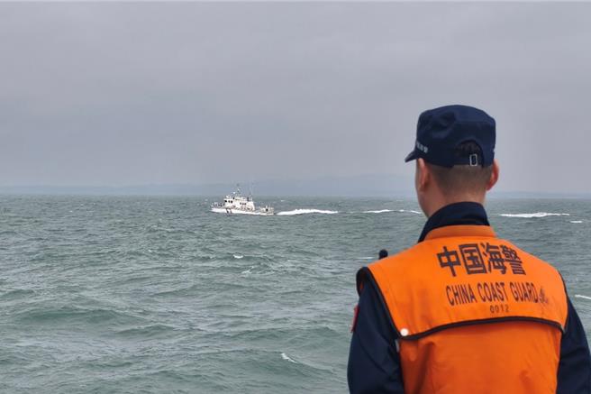 中国海警局表示，25日福建海警组织舰艇编队在金门附近海域展开执法巡查。（截自中国海警局官方微信）