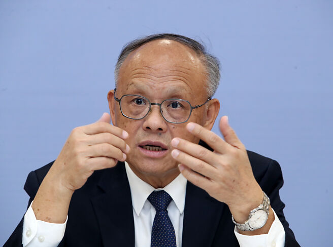 邓振中于24日启程，参加26日起在阿布达比的的第13届WTO贸易部长会议。图／本报资料照片