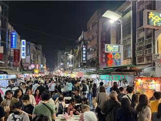 黃色小鴨「吸金」140億 高雄觀光、餐飲、攤商發大財
