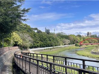 美崙溪河堤樹木茂密遮視線 議員籲修剪應兼顧狐蝠生態