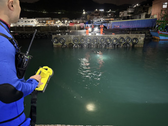 莽男開車墜港游上岸後神隱 搜救員頂低溫找3天
