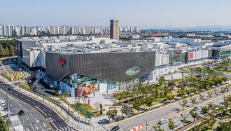 知名商場出人命！高空探索「扣環沒扣」婦人墜水泥地慘死