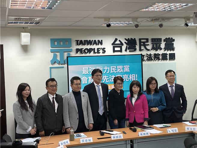 民眾党主席柯文哲要求8名不分区立委认领「责任区」，同时设置2年条款，目的就是让卸任立委投入2026县市长大选。民眾党立院党团总召黄国昌今接受专访，透露「新北确实是选项，但没有100％订」，至于台北市一定是白委黄珊珊优先。（蔡雯如摄）