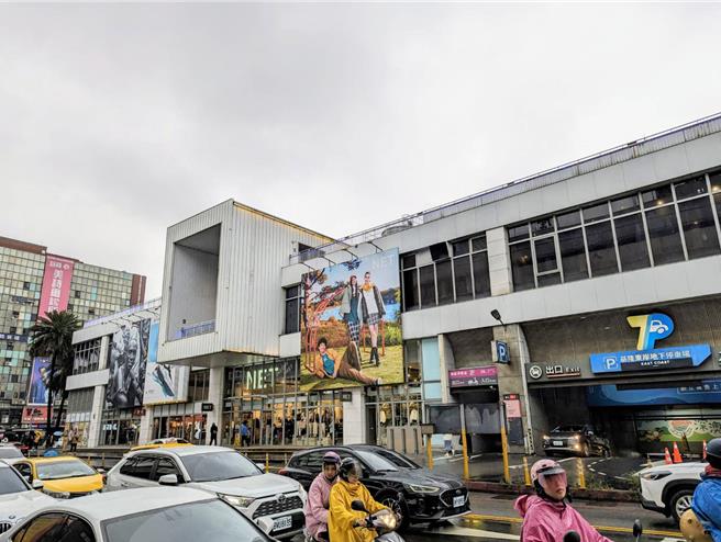 基隆市东岸广场争议持续延烧，NET主富公司26日刊登报纸广告，为相关争议造成社会纷扰向民眾道歉。（张志康摄）