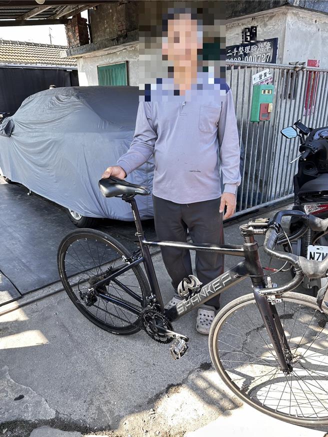 李男将万元高檔脚踏车以500元至8000元不等价格卖给洪男，洪整理好后再卖给不知情的民眾。（员林警分局提供／吴建辉彰化传真）