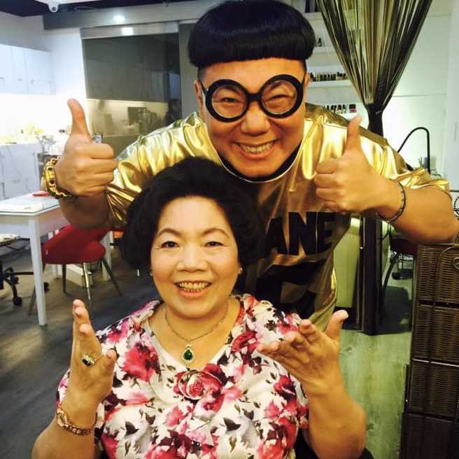 蜆仔(圖上)與媽媽感情相當好。(翻攝蜆仔臉書)