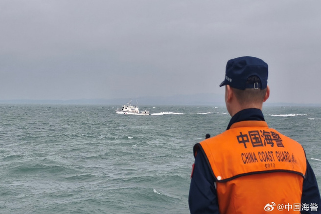 大陸福建海警25日公布組織艦艇編隊在金門附近海域巡查。（取自中國海警微博）