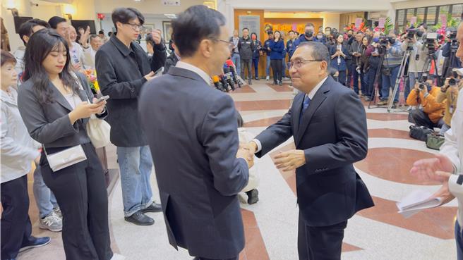 新北市長侯友宜對於2026市長接棒人選，強調自己目前的本份仍是做好新北市的市政工作。（呂健豪攝）