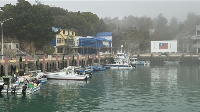  2024年2月26日新金门县／渔民表示，由于近期陆船事件情势紧绷，最近大家都比较少出海，如果出去也都在近海作业而已。（于家麒摄）