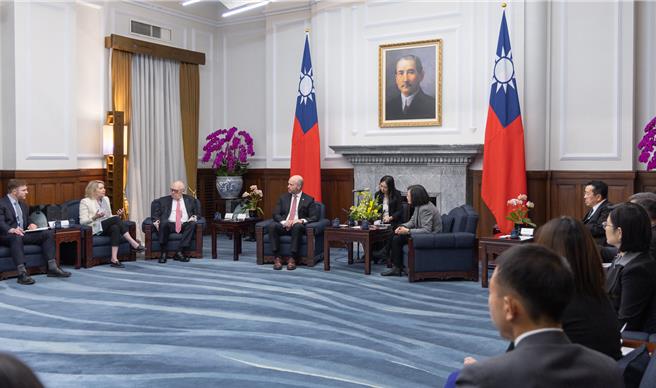 蔡英文总统接见「传统基金会」访问团(总统府提供)